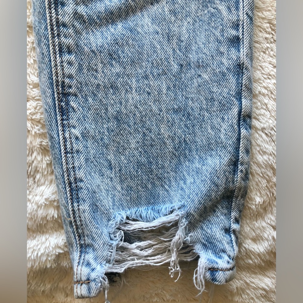 AE Distressed Mom Jean. - Picture 13 of 16